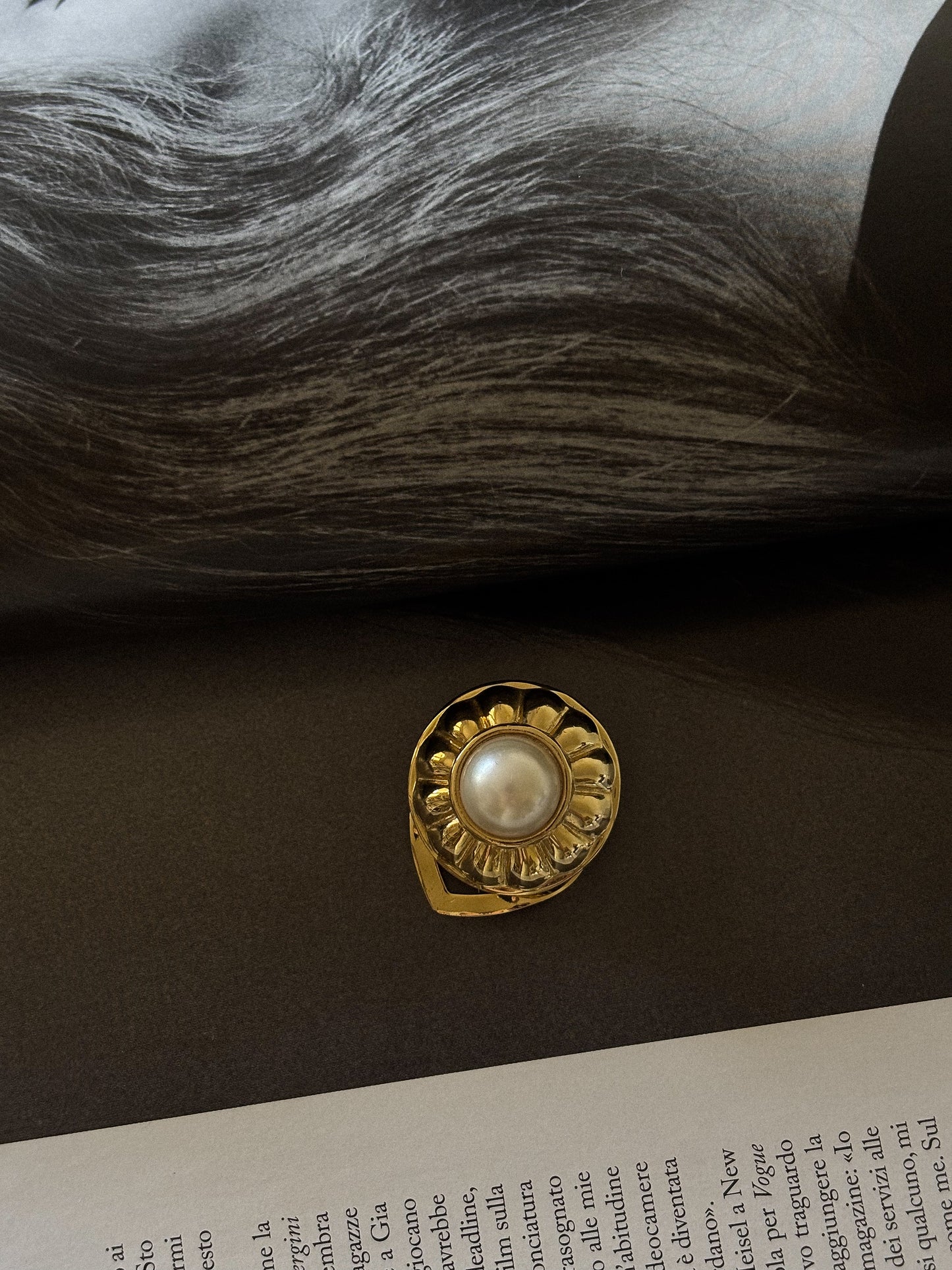 Vintage gold plated brooch with faux pearl
