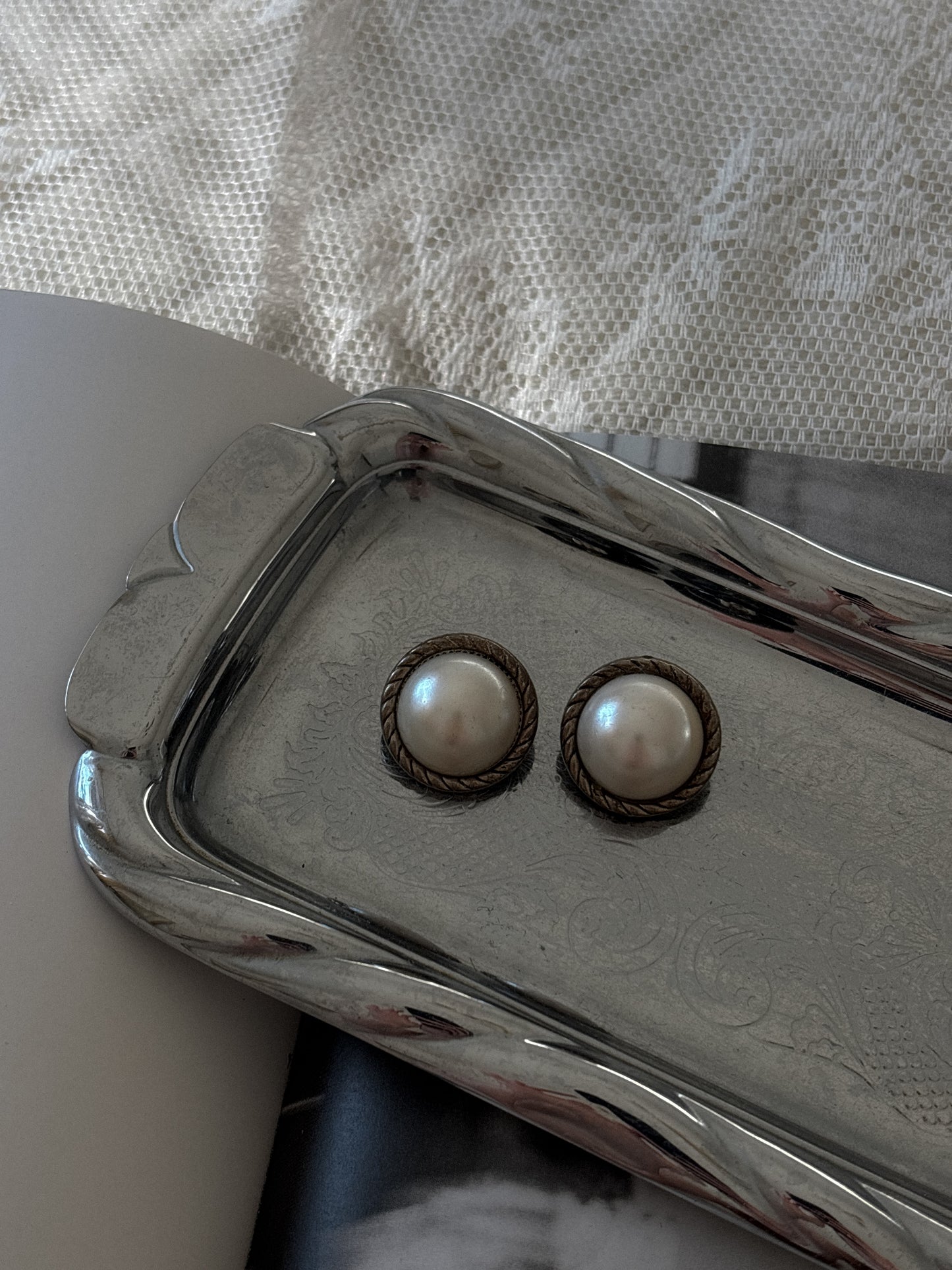 Vintage sudraba toņa auskari-klipši ar mākslīgajām pērlēm