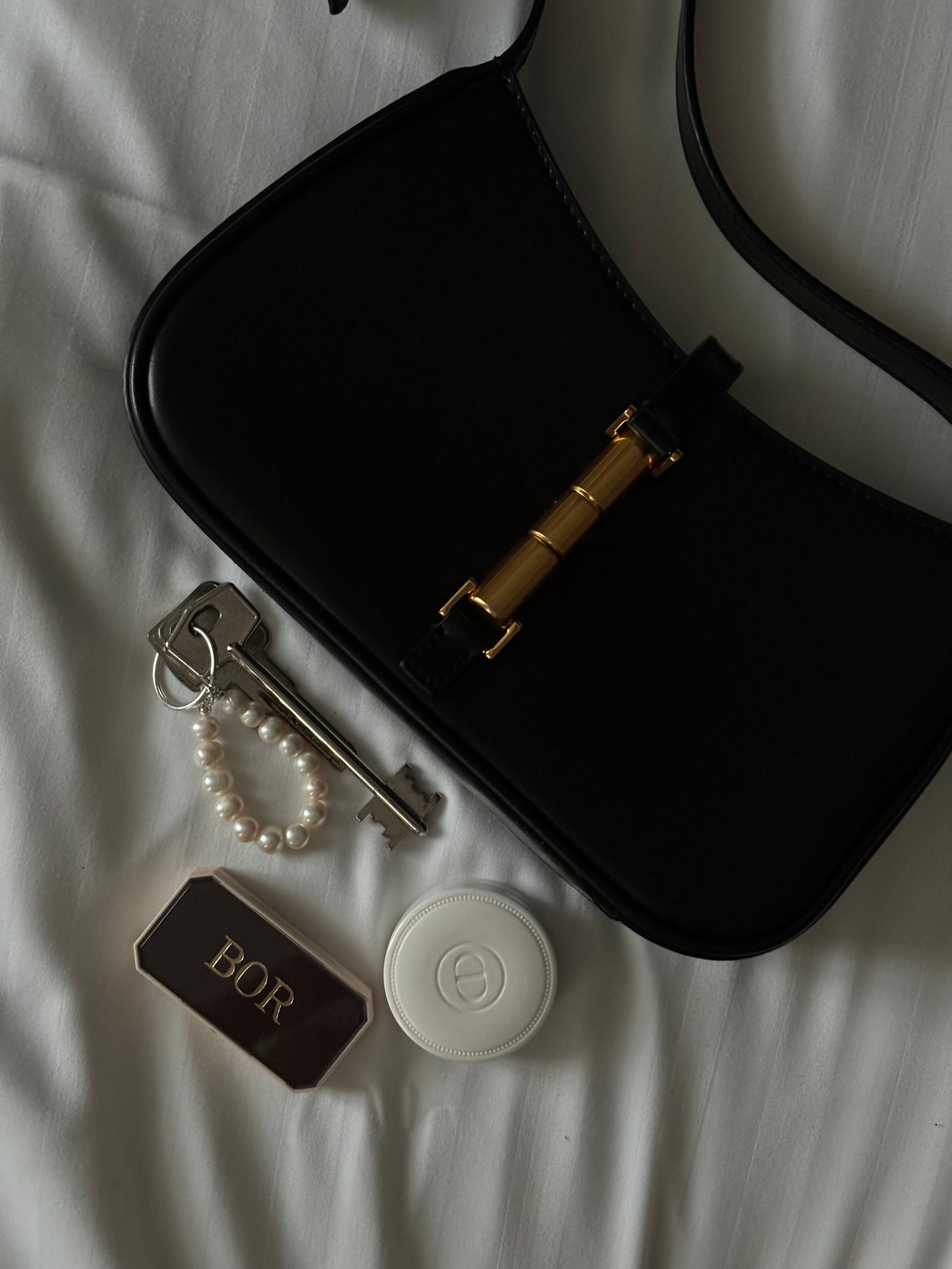 Round pearl keychain - silver