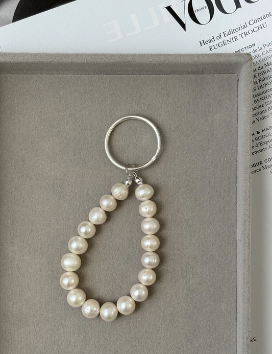 Round pearl keychain - silver